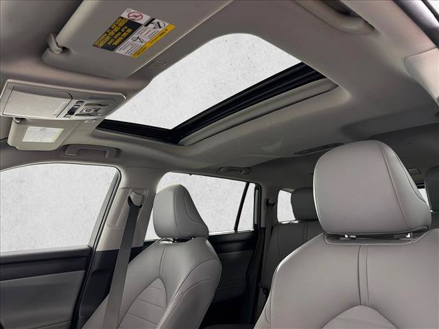 Used 2023 Toyota Highlander XLE FWD image 2