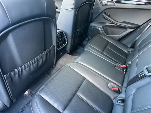 Used 2025 Porsche Macan image 13