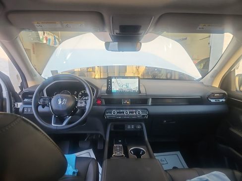 Used 2025 Honda Pilot Touring image 29