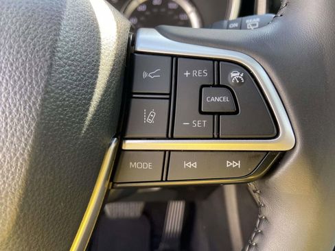 Used 2023 Toyota Highlander Bronze Edition FWD image 35