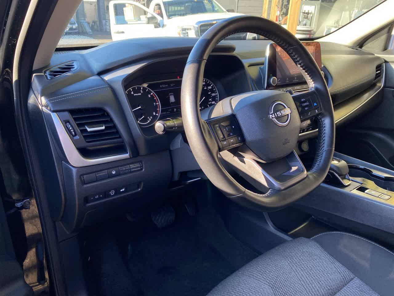 Used 2025 Nissan Rogue SV AWD/4WD image 2