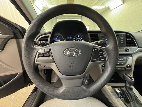 Used 2017 Hyundai Elantra SE image 28