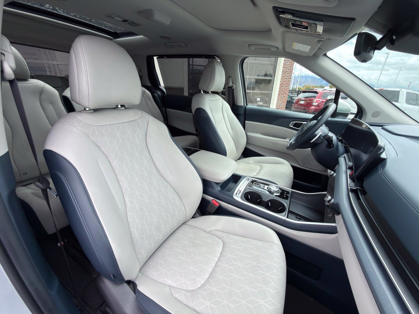 Used 2026 Kia Carnival SX FWD image 45