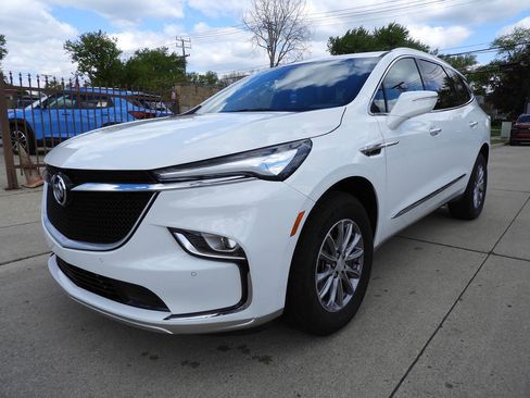 Used 2022 Buick Enclave Essence w/ Trailering Package, 5000 lbs. FWD image 5