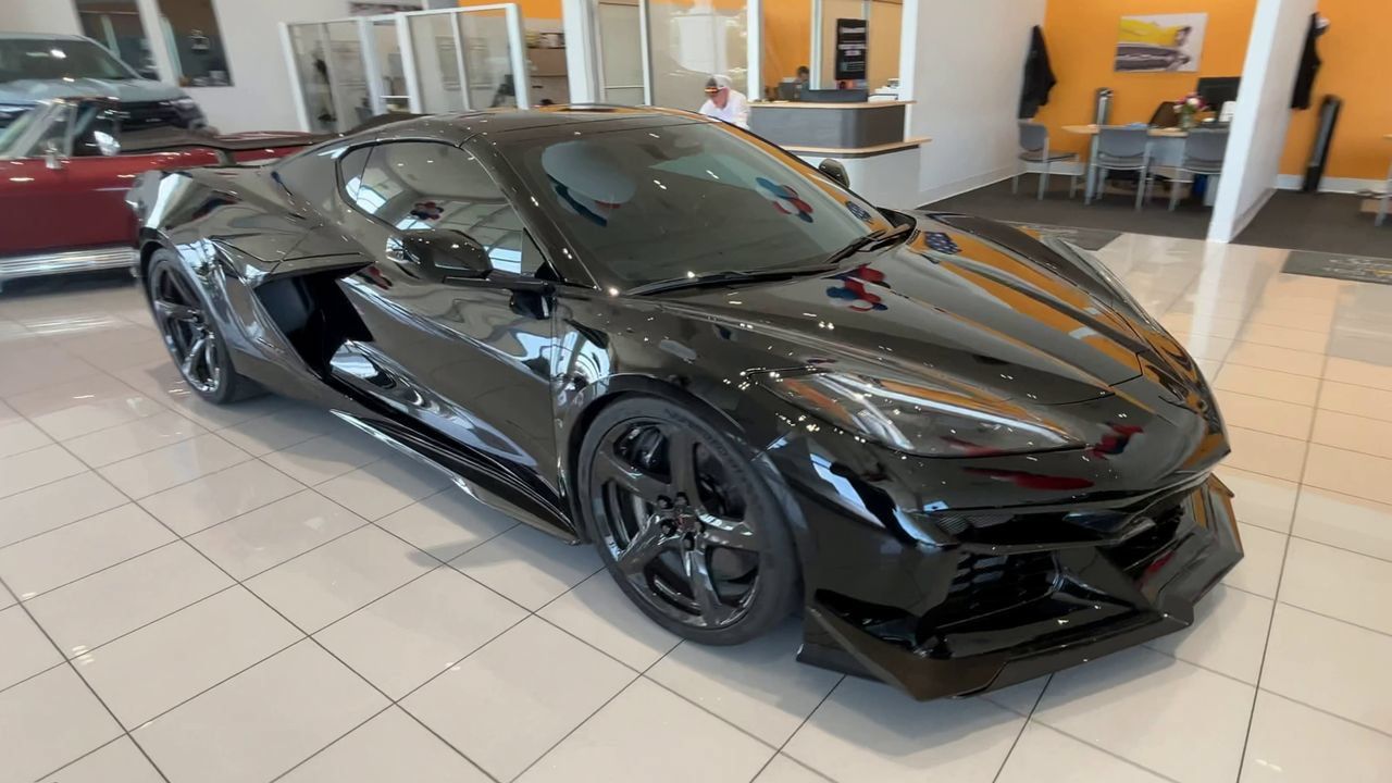 Used 2024 Chevrolet Corvette Z06 w/ Z07 Performance Package RWD image 1