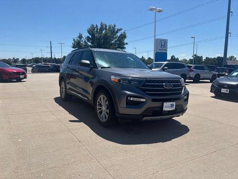 Used 2021 Ford Explorer XLT w/ Equipment Group 202A AWD/4WD image 3