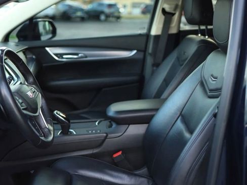 Used 2017 Cadillac XT5 Luxury w/ Driver Awareness Package image 16