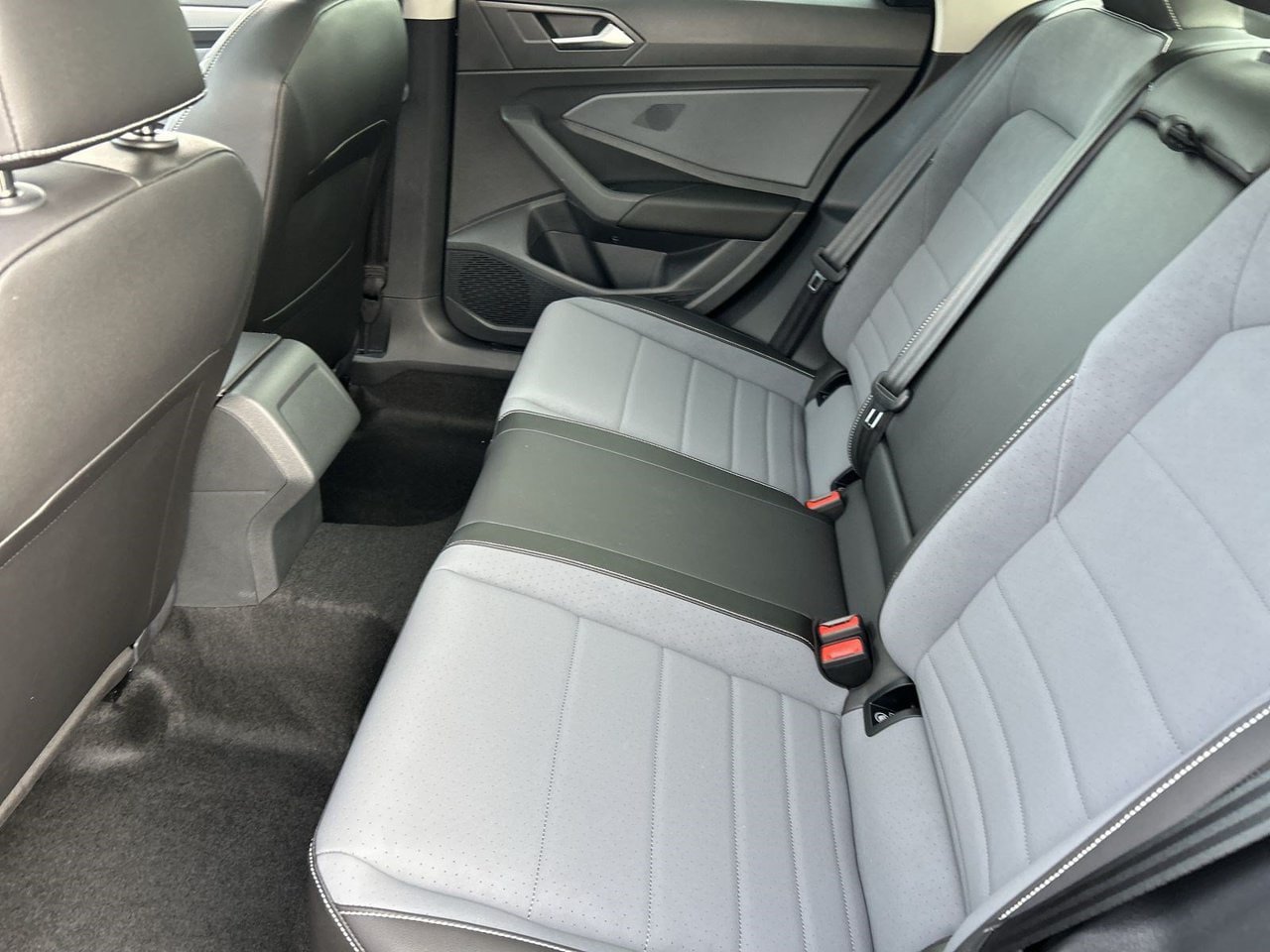 New 2027 Volkswagen Jetta SE FWD image 13
