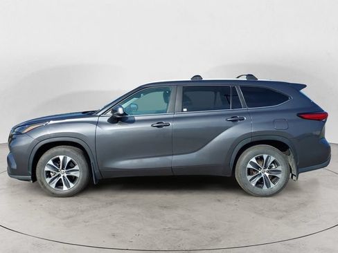 Used 2023 Toyota Highlander XLE FWD image 8
