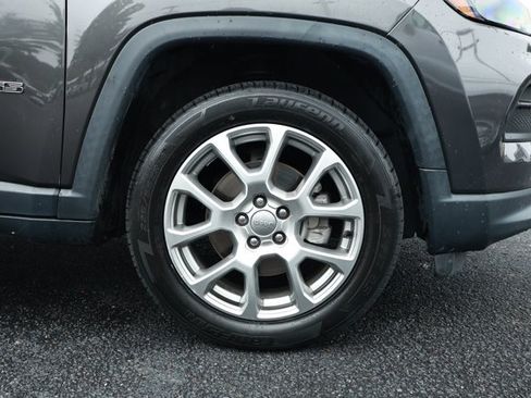 Used 2022 Jeep Compass Latitude w/ Sun and Sound Group AWD/4WD image 5