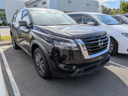 Used 2025 Nissan Pathfinder SV