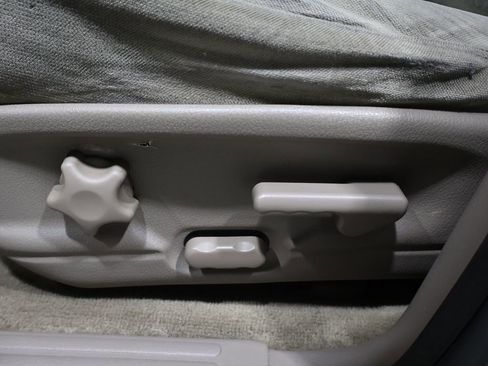 Used 2003 Ford Explorer XLT image 9