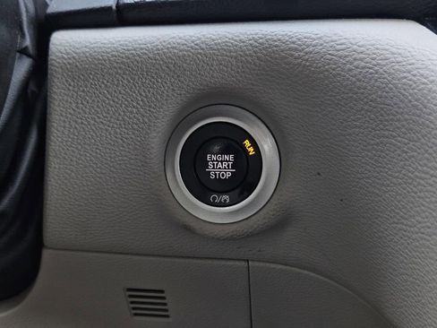 Used 2024 Chrysler Pacifica Select image 19