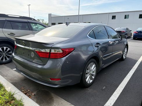 Used 2013 Lexus ES 300h w/ Premium Pkg FWD image 6
