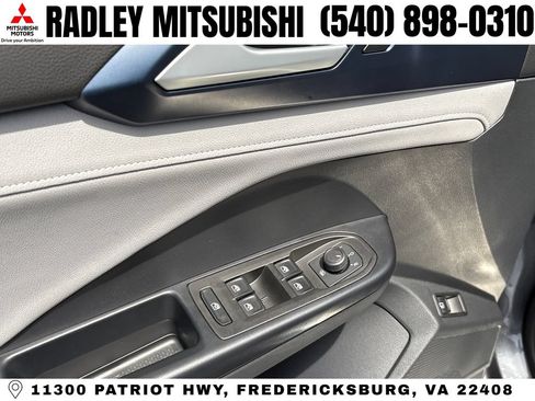 Used 2024 Volkswagen Taos SE w/ Panoramic Sunroof Package AWD/4WD image 5