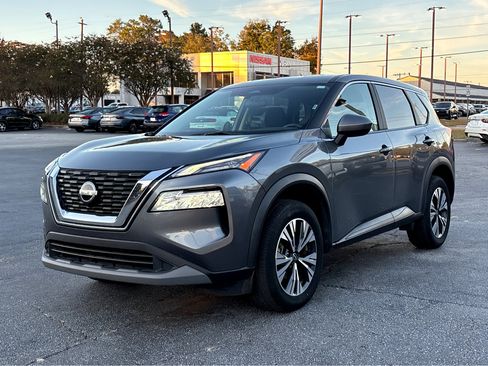 Used 2023 Nissan Rogue SV image 3