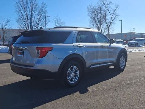 Used 2023 Ford Explorer XLT image 8