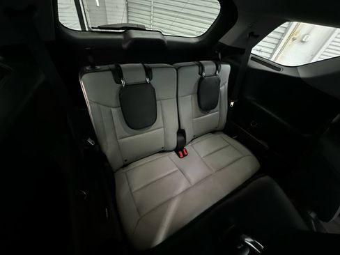 Used 2021 Ford Explorer XLT w/ Equipment Group 202A RWD image 18