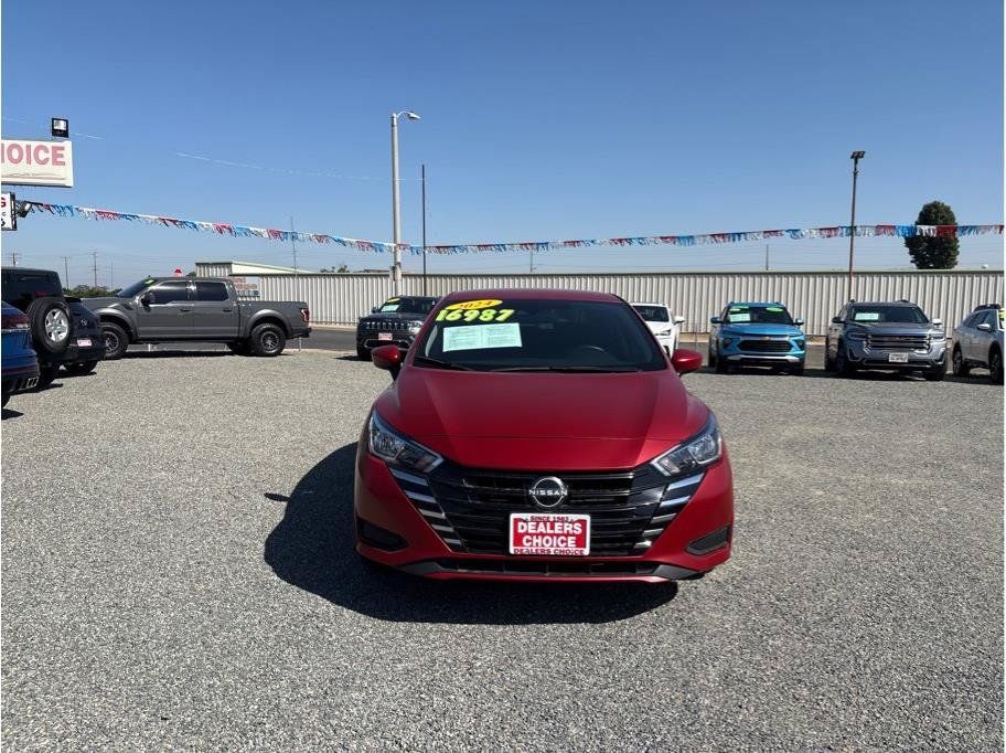 Used 2024 Nissan Versa SV FWD image 2