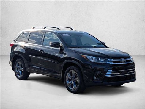 Used 2019 Toyota Highlander Limited Platinum image 3