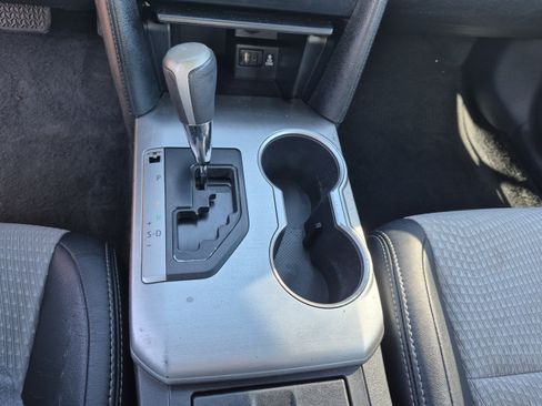 Used 2014 Toyota Camry SE FWD image 25
