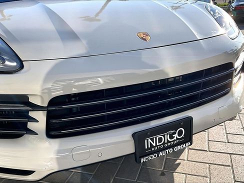 Used 2022 Porsche Cayenne Platinum Edition image 30