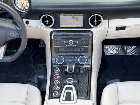 Used 2012 Mercedes-Benz SLS AMG Roadster image 25