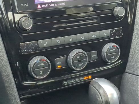 Used 2022 Volkswagen Passat 2.0T SE image 25