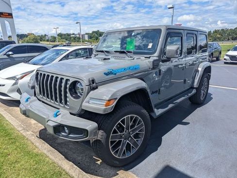Used 2022 Jeep Wrangler Unlimited Sahara AWD/4WD image 5