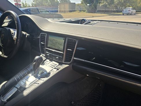 Used 2016 Porsche Panamera 4 w/ Premium Package Plus image 32