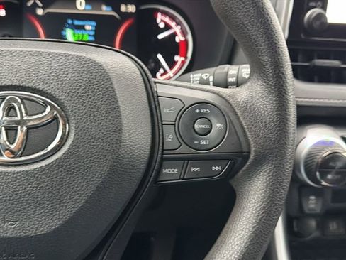 Certified 2025 Toyota RAV4 XLE FWD image 27