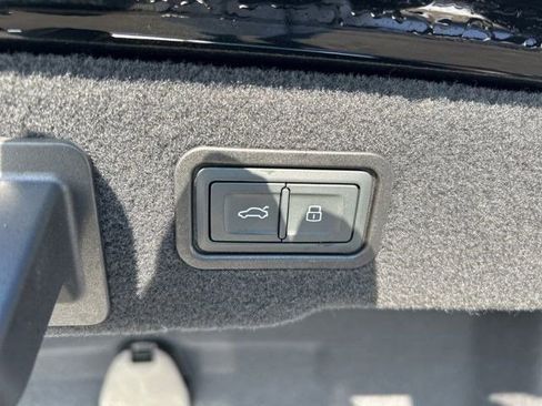 Used 2022 Audi A8 L 3.0T image 46