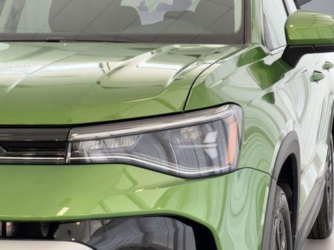 New 2026 Volkswagen Taos SE image 11