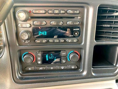 Used 2004 GMC Yukon XL SLT w/ Preferred Equipment Group image 16