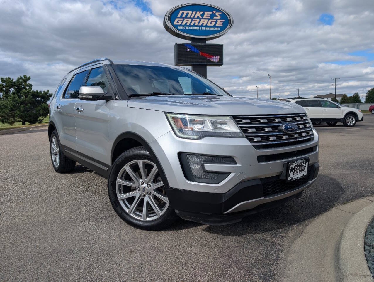 Used 2016 Ford Explorer Limited AWD/4WD image 2