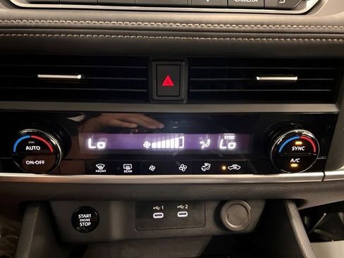 Used 2025 Nissan Rogue SV AWD/4WD image 24