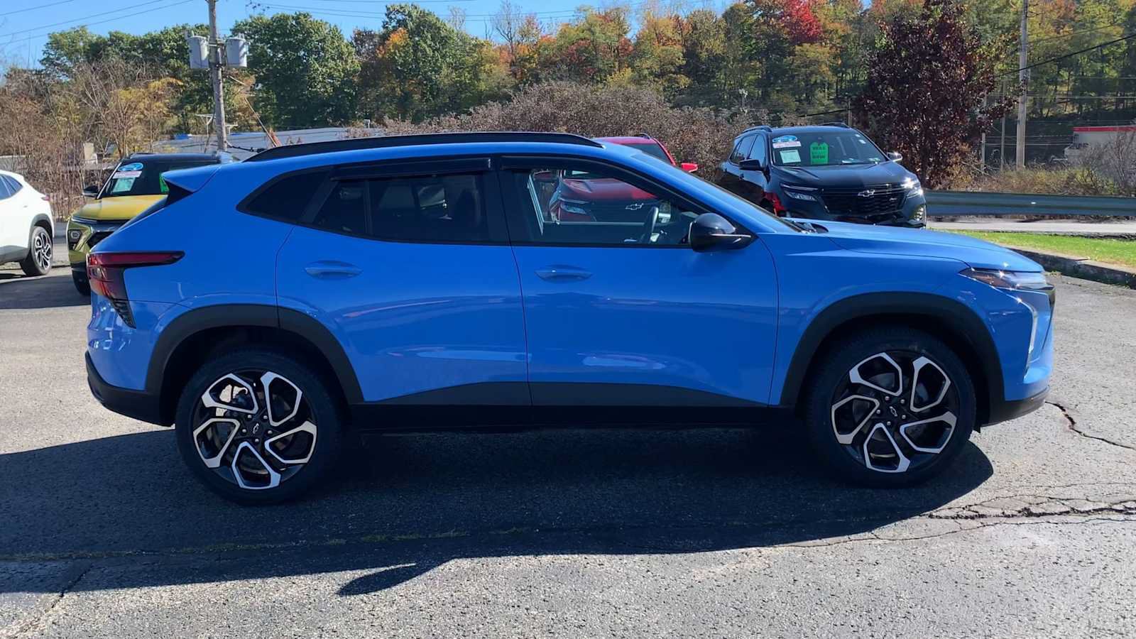 Certified 2024 Chevrolet Trax RS w/ Sunroof Package FWD image 9