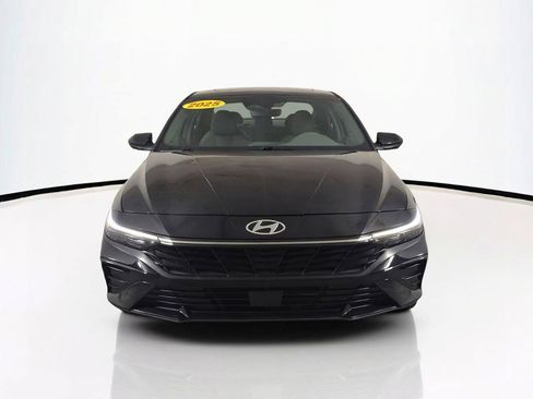Used 2025 Hyundai Elantra SEL FWD image 3