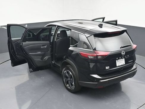 Used 2024 Nissan Rogue SV AWD/4WD image 44