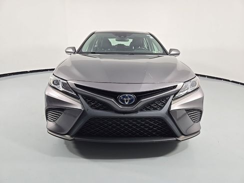 Used 2019 Toyota Camry SE image 2
