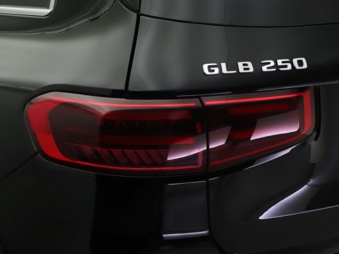 Certified 2026 Mercedes-Benz GLB 250 image 18