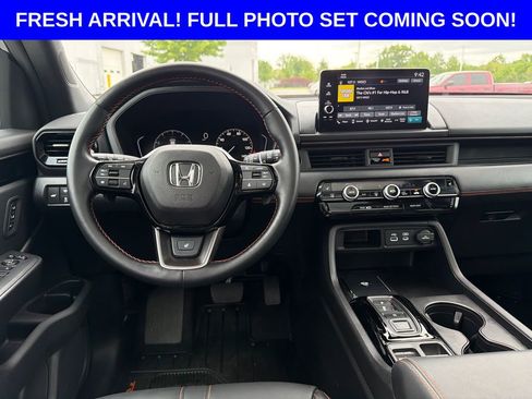 Used 2025 Honda Pilot TrailSport image 28