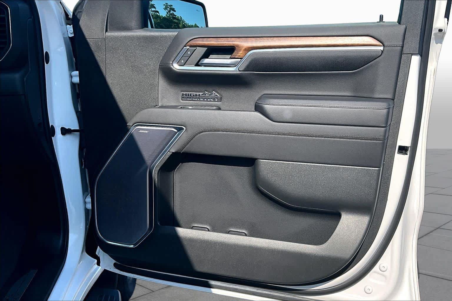 Used 2023 Chevrolet Silverado 1500 High Country w/ High Country Premium Package AWD/4WD image 24