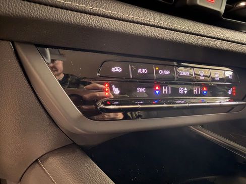 Used 2023 Buick Envision Essence image 27