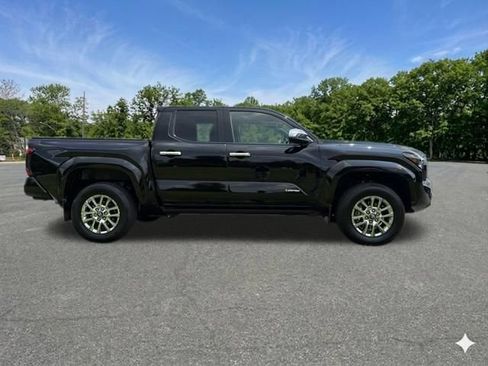 Used 2024 Toyota Tacoma Limited w/ Limited Package (LT) AWD/4WD image 10
