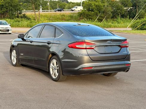 Used 2018 Ford Fusion SE FWD image 3