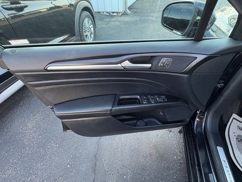 Used 2019 Ford Fusion Titanium image 9