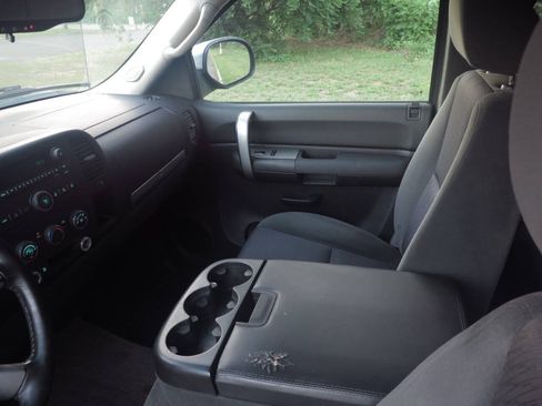 Used 2009 GMC Sierra 1500 SLE w/ Power Pack Plus AWD/4WD image 10