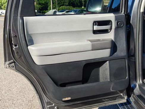Used 2014 Toyota Sequoia Limited AWD/4WD image 33