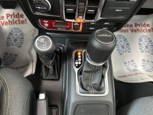 Used 2024 Jeep Gladiator Sport image 29